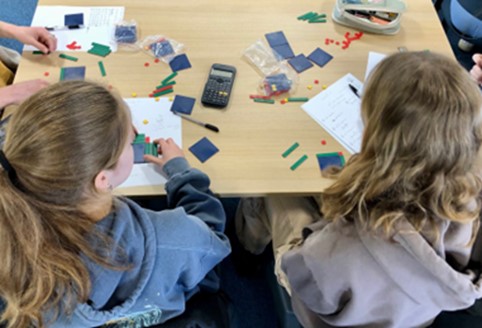 Pupils solving maths problems together Pupils solving maths problems together